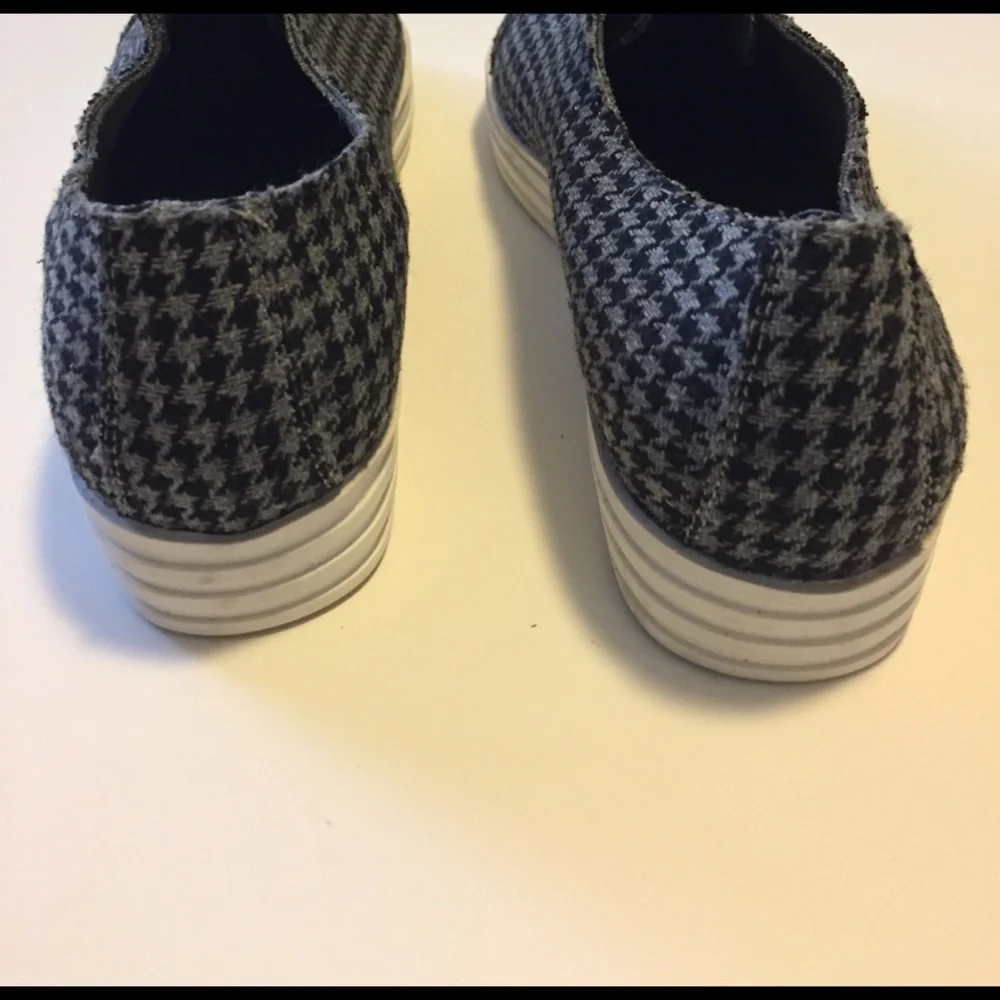 AEROSOLES houndstooth slip ons
